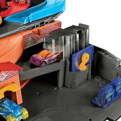 Hot Wheels Ultra Hots Sto & Go Trackset 3 Hot Wheels Ultra Hots Sto & Go Trackset - Image 3