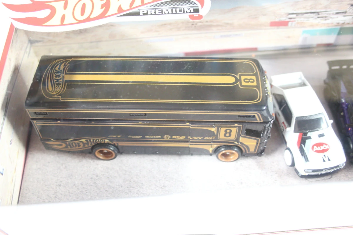 Hot Wheels Premium Collector Set - Track Day 3 Hot Wheels Premium Collector Set - Track Day - Image 3